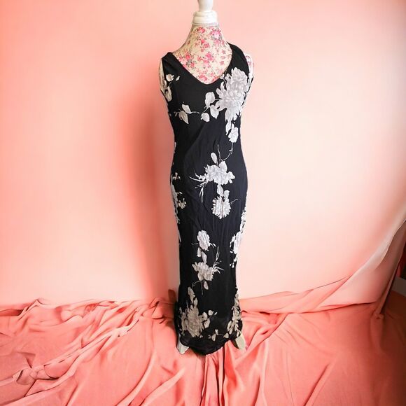 Jessica Howard Dresses & Skirts - Jessica Howard Sleeveless Floral Slim Fit Maxi Dress - 12